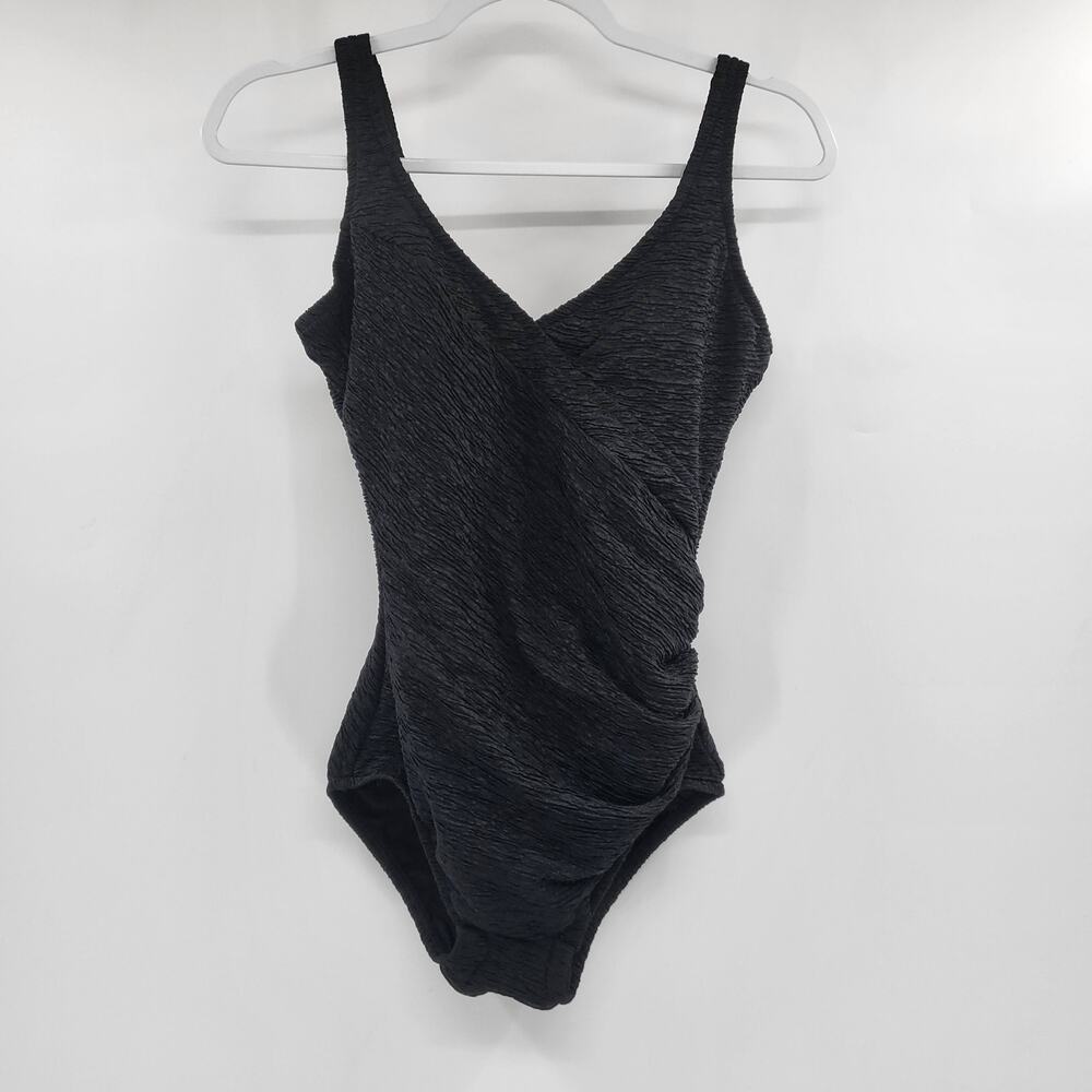 Y2K Black Ruched Textured One Piece Swimsuit Women's Size 12 Built in Bra Beach